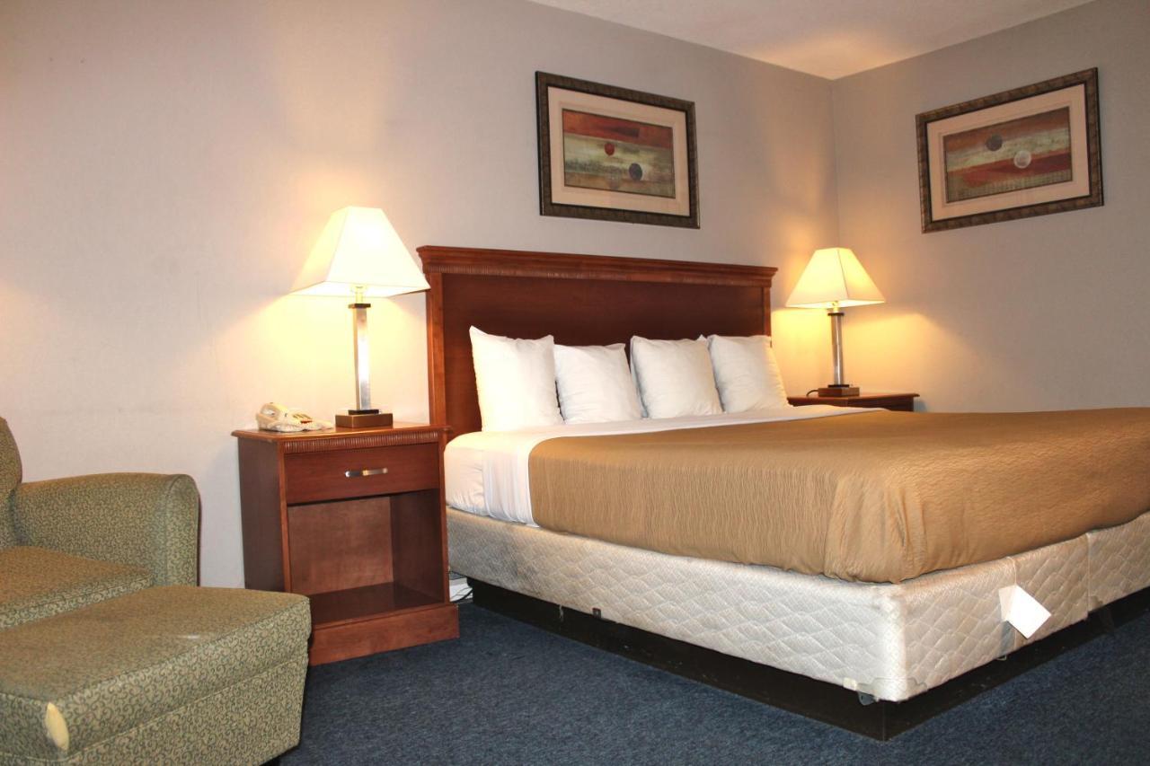 Interstate Motel Rensselaer エクステリア 写真